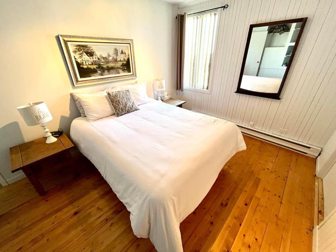 Les Appartements Du Vieil Edifice Metabetchouan Buitenkant foto